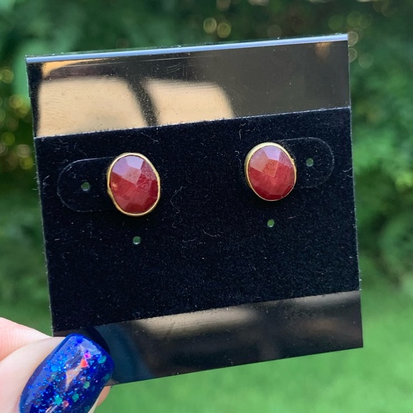 NWT Large Oval Garnet Faceted Studs - Picture 3 of 9